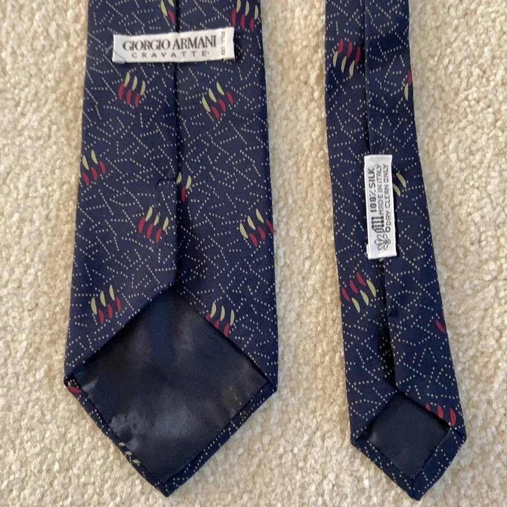 Giorgio Armani silk tie Made in Italy, blue/cream/cranberry color 9 cm